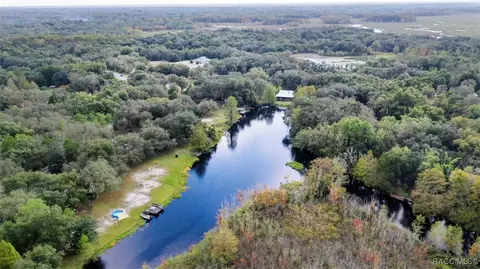 10909 E Flounder Dr, Floral City, FL 34436