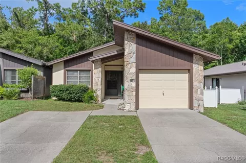 17 Dogwood Dr, Homosassa, FL 34446