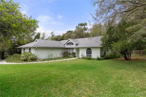 2061 E Celina St, Inverness, FL 34453