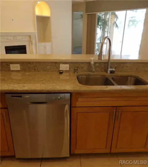 Kitchen - 336 W Doerr Path, Hernando, FL 34442 photo 6 of 10