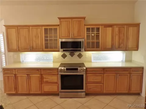 Kitchen - 336 W Doerr Path, Hernando, FL 34442 photo 3 of 10