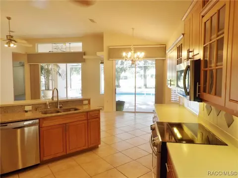 Kitchen - 336 W Doerr Path, Hernando, FL 34442 photo 2 of 10
