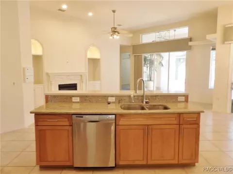 Kitchen - 336 W Doerr Path, Hernando, FL 34442 photo 5 of 10