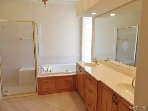 Bath - 336 W Doerr Path, Hernando, FL 34442 photo 1 of 7