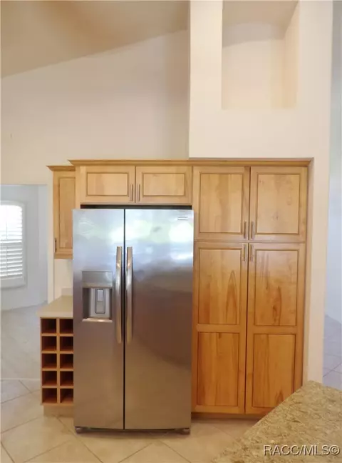 Kitchen - 336 W Doerr Path, Hernando, FL 34442 photo 8 of 10