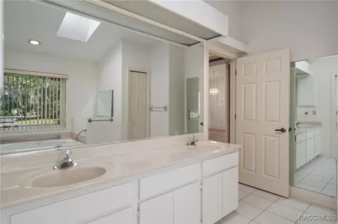 Bath - 3059 N Chandler Dr, Hernando, FL 34442 photo 3 of 4
