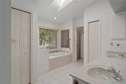 Bath - 3059 N Chandler Dr, Hernando, FL 34442 photo 2 of 4
