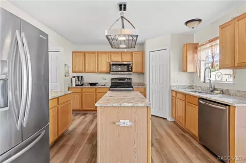 Kitchen - 7319 Lagoon Rd, Spring Hill, FL 34606 photo 5 of 5