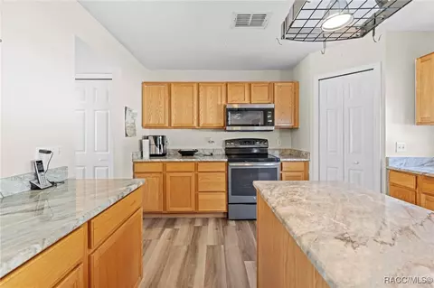 Kitchen - 7319 Lagoon Rd, Spring Hill, FL 34606 photo 4 of 5