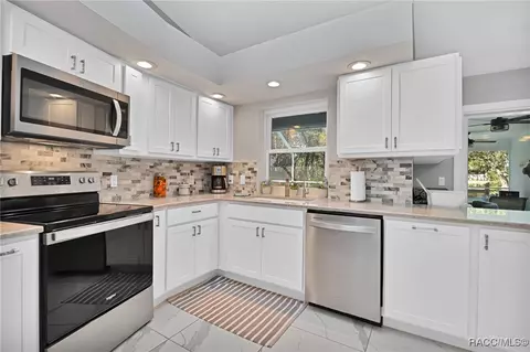 Kitchen - 482 N Indianapolis Ave, Hernando, FL 34442 photo 5 of 6