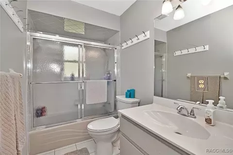 Bath - 482 N Indianapolis Ave, Hernando, FL 34442 photo 2 of 6