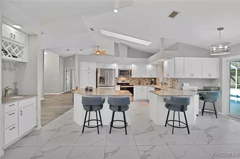 Kitchen - 482 N Indianapolis Ave, Hernando, FL 34442 photo 2 of 6