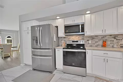 Kitchen - 482 N Indianapolis Ave, Hernando, FL 34442 photo 4 of 6