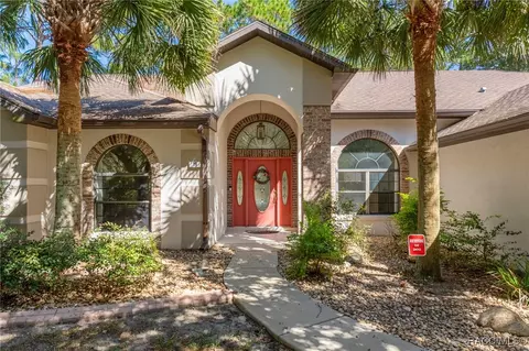 19 Livingstone Daisy Ct, Homosassa, FL 34446