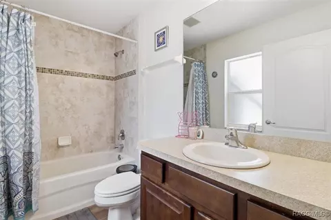 Bath - 1576 E Cleveland St, Hernando, FL 34442 photo 4 of 4
