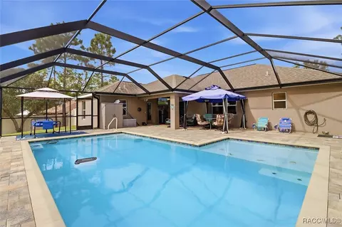 Exterior - 1576 E Cleveland St, Hernando, FL 34442 photo 5 of 11