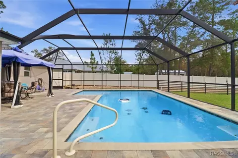 Exterior - 1576 E Cleveland St, Hernando, FL 34442 photo 6 of 11