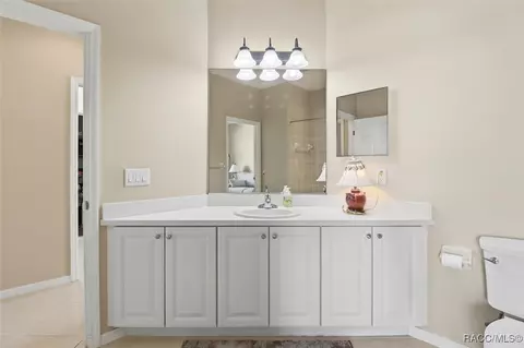 Bath - 906 W Silver Meadow Loop, Hernando, FL 34442 photo 2 of 5