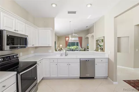 Kitchen - 906 W Silver Meadow Loop, Hernando, FL 34442 photo 4 of 4