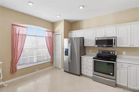Kitchen - 906 W Silver Meadow Loop, Hernando, FL 34442 photo 2 of 4