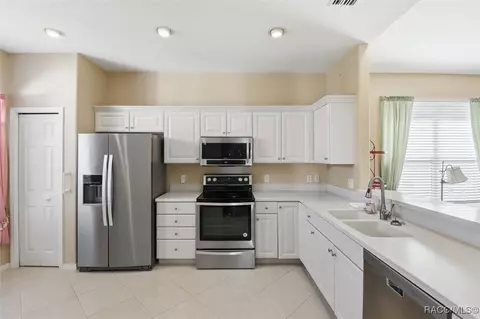Kitchen - 906 W Silver Meadow Loop, Hernando, FL 34442 photo 1 of 4