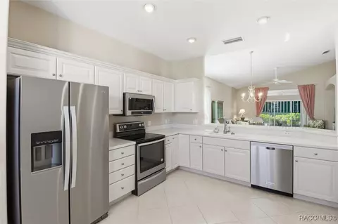 Kitchen - 906 W Silver Meadow Loop, Hernando, FL 34442 photo 3 of 4