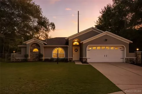 7610 N Greendale Dr, Citrus Springs, FL 34434
