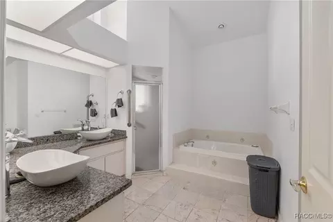 Bath - 90 Winding River Ln, Inglis, FL 34449 photo 1 of 7