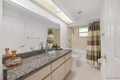 Bath - 90 Winding River Ln, Inglis, FL 34449 photo 5 of 7