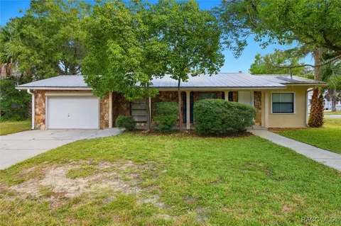 307 NE 4th Ave, Crystal River, FL 34429