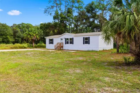 61 Jerry St, Inglis, FL 34449