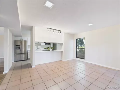 Living - 3740 NE 133rd St, Anthony, FL 32617 photo 5 of 10