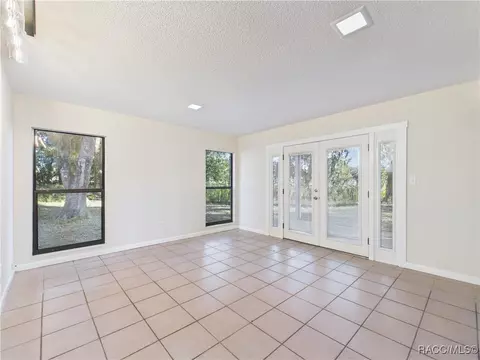 Living - 3740 NE 133rd St, Anthony, FL 32617 photo 8 of 10