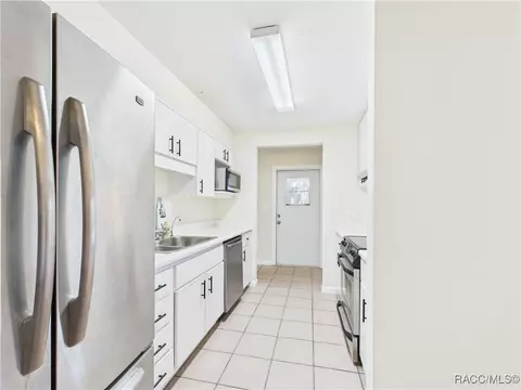 Entry Way - 3740 NE 133rd St, Anthony, FL 32617 photo 1 of 3