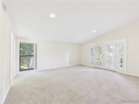 Living - 3740 NE 133rd St, Anthony, FL 32617 photo 9 of 10