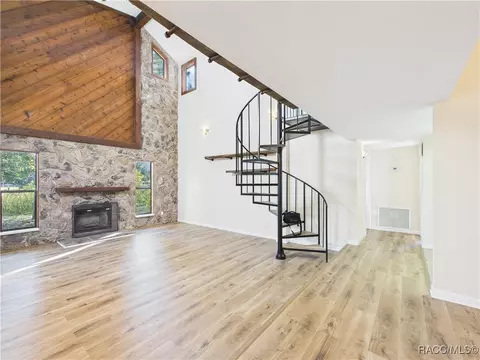 Living - 3740 NE 133rd St, Anthony, FL 32617 photo 10 of 10