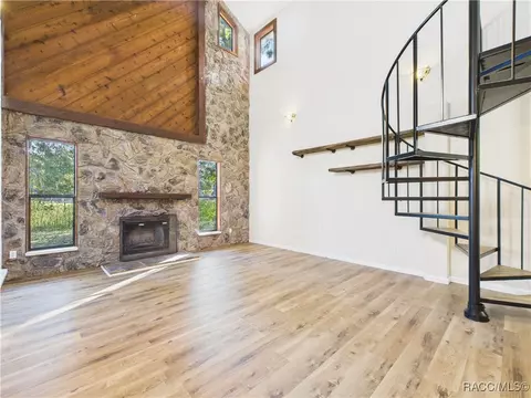 Living - 3740 NE 133rd St, Anthony, FL 32617 photo 4 of 10