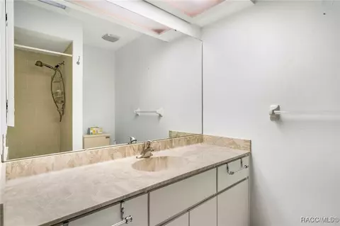 Bath - 186 E Glassboro Ct #4B, Hernando, FL 34442 photo 2 of 3