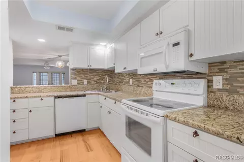 Kitchen - 186 E Glassboro Ct #4B, Hernando, FL 34442 photo 3 of 4