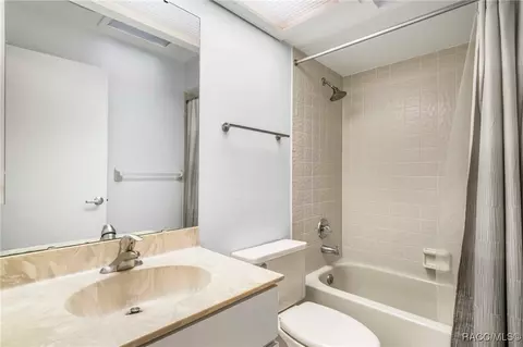 Bath - 186 E Glassboro Ct #4B, Hernando, FL 34442 photo 3 of 3