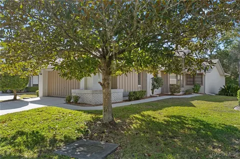 40 S Masters Dr, Homosassa, FL 34446