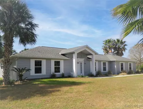 914 N Country Club Dr, Crystal River, FL 34429
