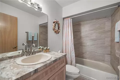 Bath - 631 E Liberty St, Hernando, FL 34442 photo 4 of 4
