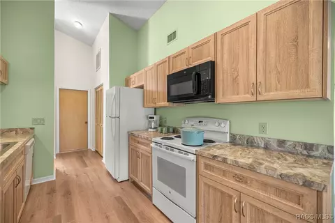 Kitchen - 631 E Liberty St, Hernando, FL 34442 photo 2 of 3