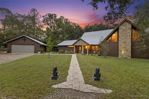 154 SE Hammock Rd, Inglis, FL 34449