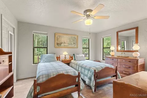 Bedroom - 154 SE Hammock Rd, Inglis, FL 34449 photo 3 of 6