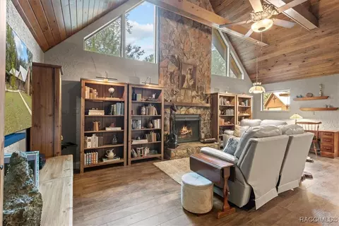 Living - 154 SE Hammock Rd, Inglis, FL 34449 photo 2 of 3