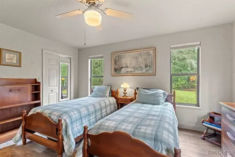 Bedroom - 154 SE Hammock Rd, Inglis, FL 34449 photo 4 of 6