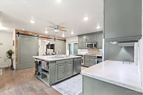 Kitchen - 154 SE Hammock Rd, Inglis, FL 34449 photo 3 of 5