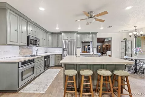 Kitchen - 154 SE Hammock Rd, Inglis, FL 34449 photo 1 of 5